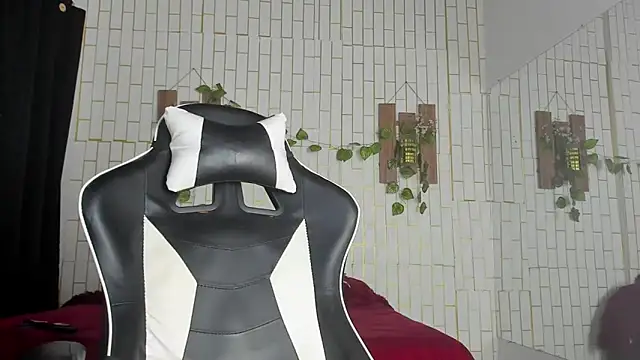 jacksson lawrence online show from October 21, 2025, 11:38 pm