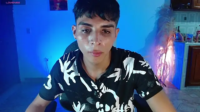 Snapshot of justin_alexxx chatting on January 29, 2025, 3:01 am justin alexxx online show from January 29, 2025, 3:01 am