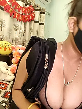 Snapshot of Divya_girl chatting on October 8, 2025, 7:28 am Divya girl online show from October 8, 2025, 7:28 am