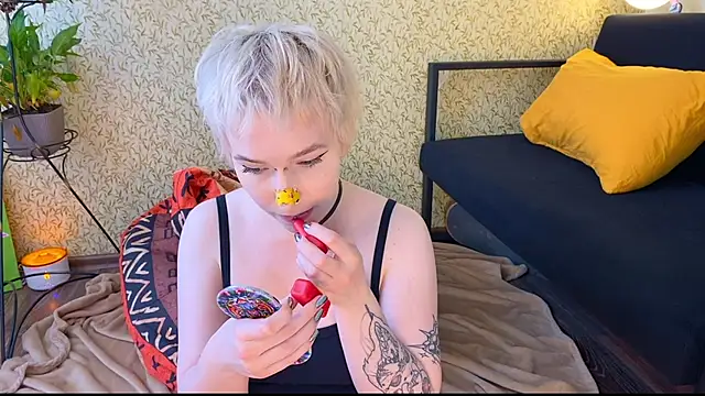 EmmyAmbros online show from March 22, 2025, 8:40 am