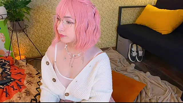 EmmyAmbros online show from September 11, 2025, 11:43 am