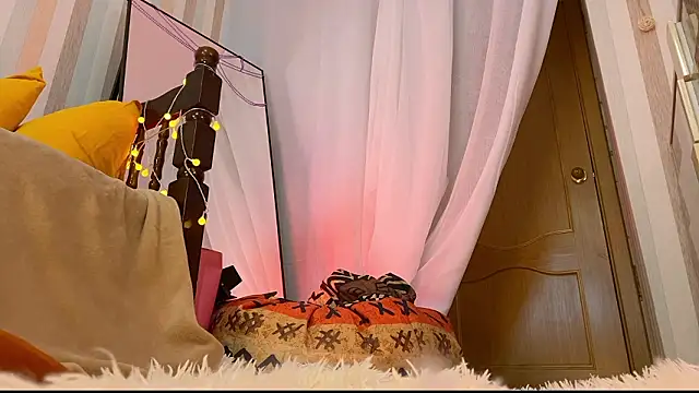 EmmyAmbros online show from March 18, 2026, 6:33 pm