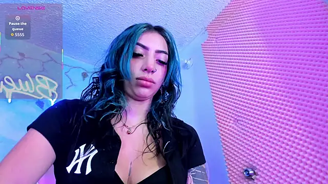 SaturnooStonee online show from May 22, 2026, 3:13 am