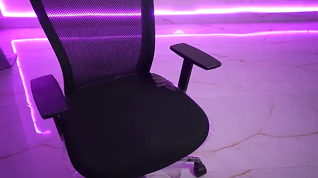 only aleesha online show from December 14, 2025, 5:29 pm