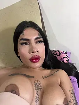 Snapshot of saragill323 chatting on January 13, 2025, 11:27 pm saragill323 online show from January 13, 2025, 11:27 pm