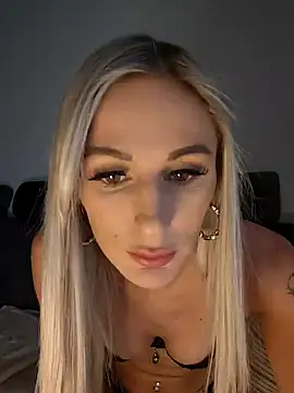 Snapshot of Liana_Lou chatting on December 14, 2024, 12:55 pm Liana Lou online show from December 14, 2024, 12:55 pm