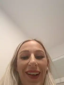 Snapshot of Liana_Lou chatting on February 5, 2025, 2:48 pm Liana Lou online show from February 5, 2025, 2:48 pm