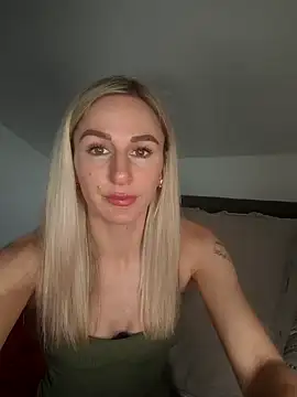 Snapshot of Liana_Lou chatting on February 23, 2025, 11:11 am Liana Lou online show from February 23, 2025, 11:11 am