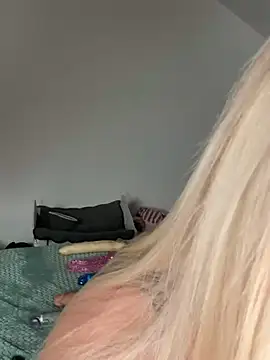 Snapshot of Liana_Lou chatting on February 28, 2025, 10:41 am Liana Lou online show from February 28, 2025, 10:41 am