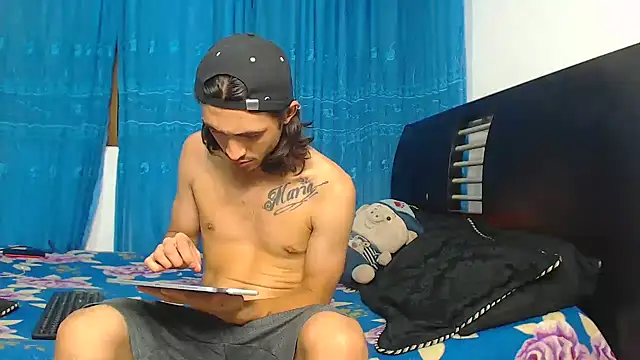 Snapshot of Hot_Sharks_ chatting on October 1, 2025, 1:00 am Hot Sharks  online show from October 1, 2025, 1:00 am