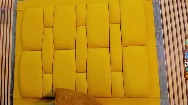 kriixtybrown online show from March 15, 2026, 1:33 am