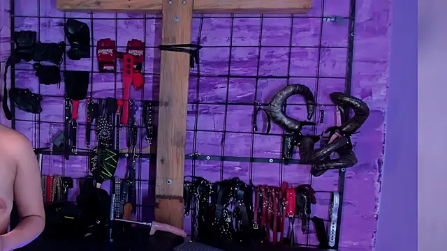 alexia aitanaa  online show from February 18, 2026, 9:00 pm