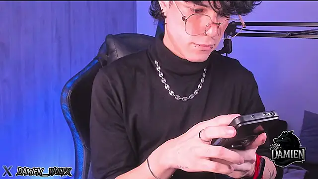 Snapshot of cinnamon_boyxxx chatting on September 19, 2025, 2:24 am cinnamon boyxxx online show from September 19, 2025, 2:24 am