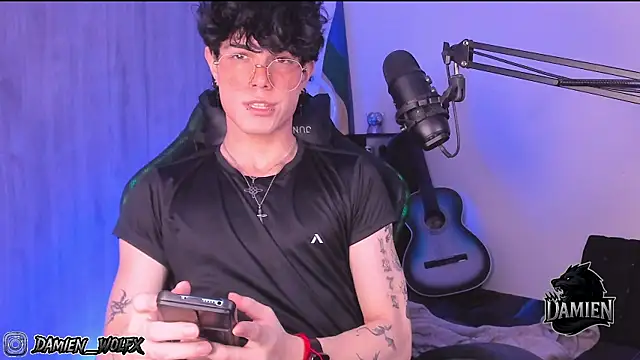 Snapshot of cinnamon_boyxxx chatting on September 29, 2025, 1:22 am cinnamon boyxxx online show from September 29, 2025, 1:22 am