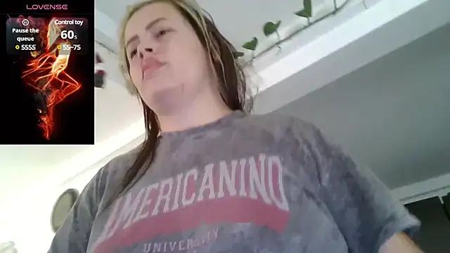 Snapshot of saramartinez1000 chatting on December 18, 2024, 3:44 pm saramartinez1000 online show from December 18, 2024, 3:44 pm