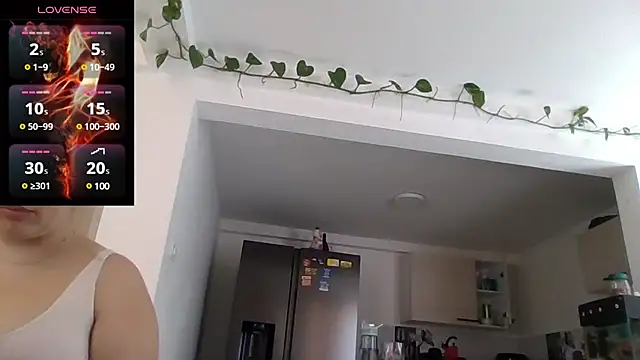 Snapshot of saramartinez1000 chatting on February 13, 2025, 6:27 pm saramartinez1000 online show from February 13, 2025, 6:27 pm