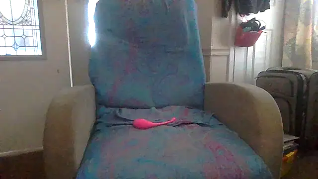Snapshot of velvetta_ chatting on October 19, 2025, 7:47 pm velvetta  online show from October 19, 2025, 7:47 pm