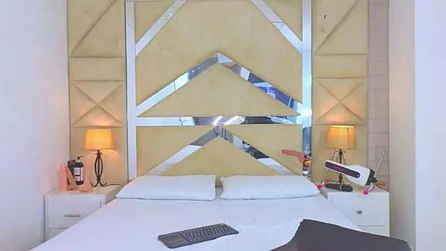 Tiphani walker  online show from December 13, 2025, 11:32 pm