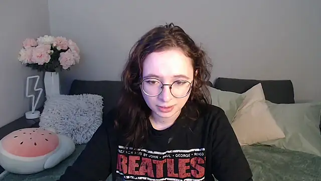 Mini Diva online show from February 2, 2025, 9:08 am