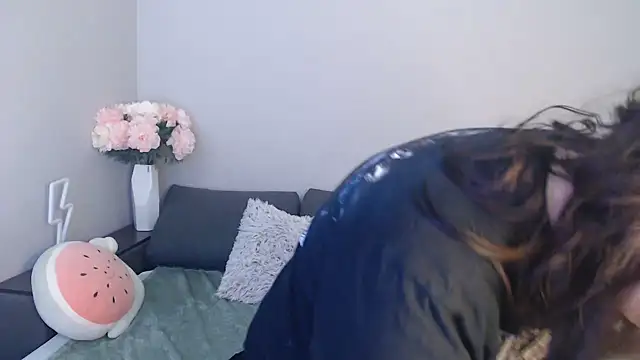 Mini Diva online show from March 18, 2025, 9:09 am