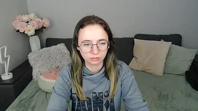 Mini Diva online show from September 27, 2025, 8:08 am