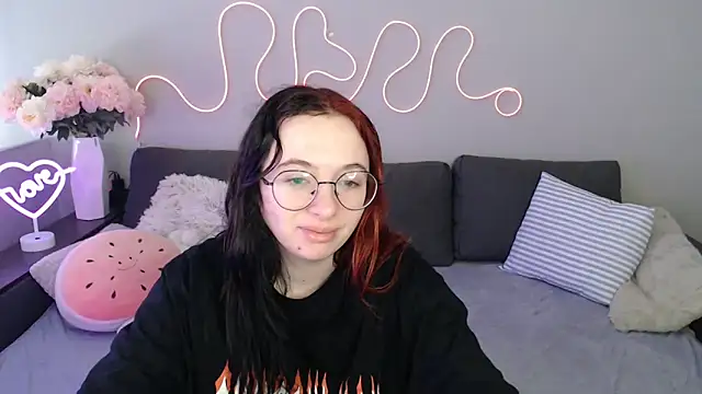 Mini Diva online show from November 12, 2025, 9:10 am