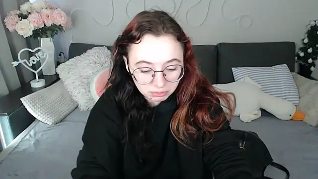 Mini Diva online show from April 15, 2026, 8:10 am