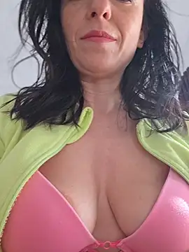 lovewildguy1 online show from April 27, 2026, 5:49 am