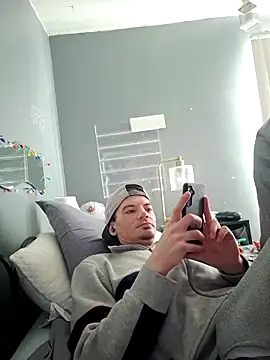 Snapshot of gifted723 chatting on December 4, 2025, 9:23 pm gifted723 online show from December 4, 2025, 9:23 pm