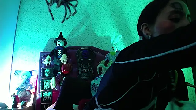 luly pink online show from October 28, 2025, 4:38 am