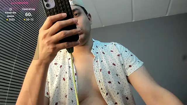 Latin boy surprisee online show from June 25, 2026, 12:43 am