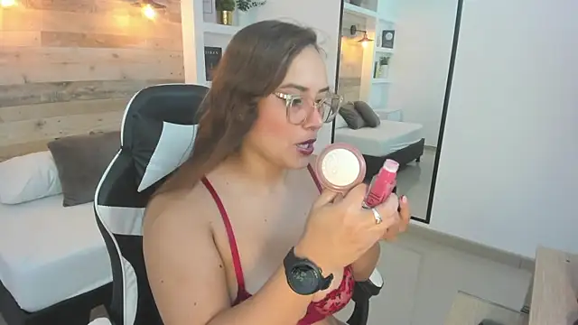 zoe danae  online show from February 18, 2026, 12:23 pm