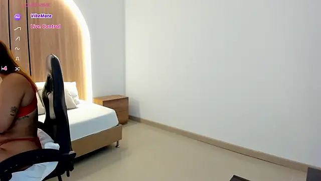 zoe danae  online show from April 21, 2026, 12:44 pm