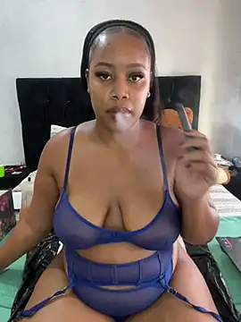 Snapshot of MimiCurves chatting on January 7, 2025, 3:33 pm MimiCurves online show from January 7, 2025, 3:33 pm