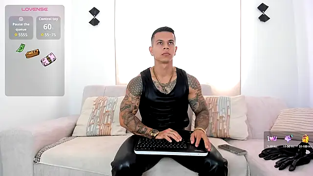 Aron Dark online show from October 12, 2025, 1:43 pm