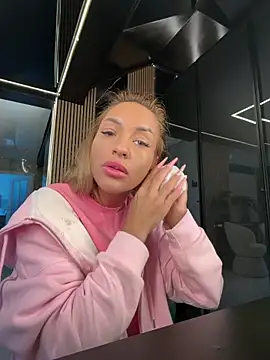 LovingBlondie online show from May 3, 2026, 5:02 am