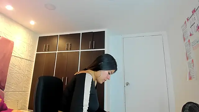 Charlotte Ice1 online show from February 6, 2025, 3:31 pm