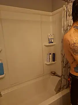 hungandtatted666 online show from December 16, 2025, 11:10 pm