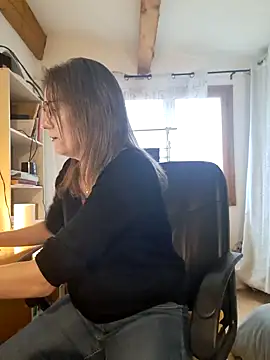 Snapshot of SpiceLea chatting on December 12, 2024, 2:55 pm SpiceLea online show from December 12, 2024, 2:55 pm
