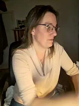 Snapshot of SpiceLea chatting on January 9, 2025, 6:04 pm SpiceLea online show from January 9, 2025, 6:04 pm