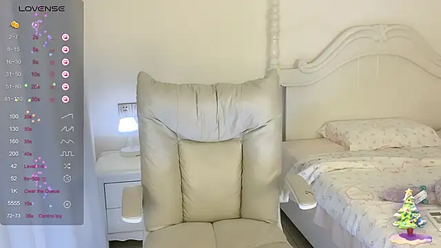 Yuuuuuly online show from February 28, 2025, 4:20 pm