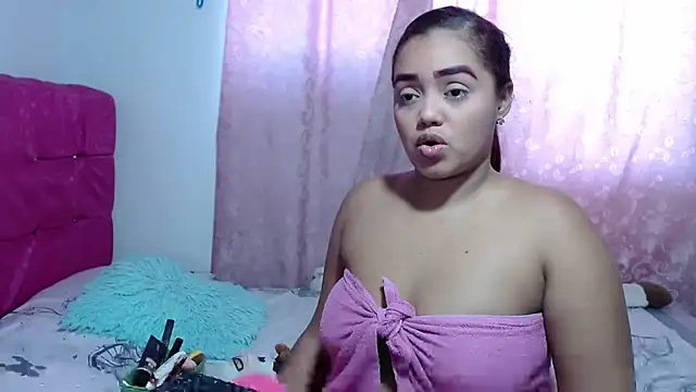 kiara milf  online show from September 25, 2025, 7:50 pm