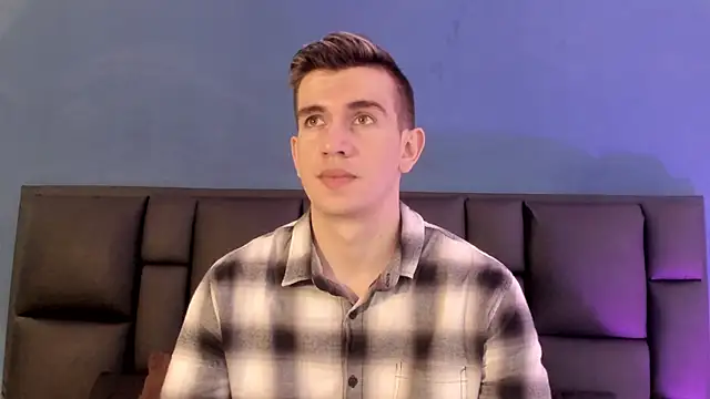 MikaelSlow online show from February 18, 2026, 2:07 am