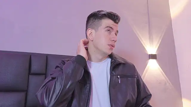 MikaelSlow online show from April 15, 2026, 4:19 am