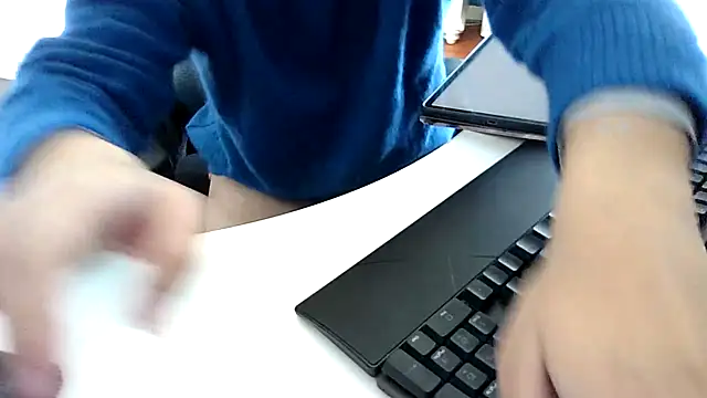 Snapshot of big-pig chatting on February 13, 2025, 1:40 am big-pig online show from February 13, 2025, 1:40 am