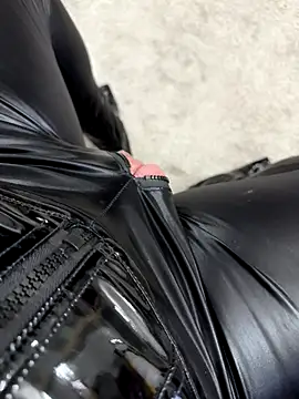 Snapshot of SexyLatexObject chatting on September 30, 2025, 1:16 pm SexyLatexObject online show from September 30, 2025, 1:16 pm