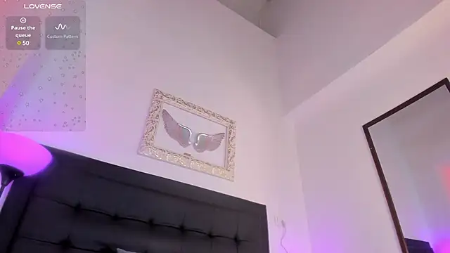 Mia 222 online show from March 5, 2025, 12:33 pm