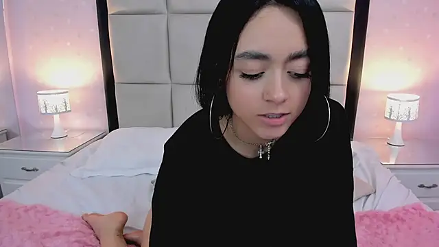 HannaClarrk  online show from January 28, 2025, 2:42 pm