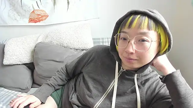 Snapshot of luxgray chatting on February 15, 2026, 6:59 pm luxgray online show from February 15, 2026, 6:59 pm