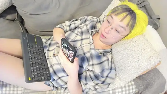 Snapshot of luxgray chatting on February 22, 2026, 11:47 pm luxgray online show from February 22, 2026, 11:47 pm